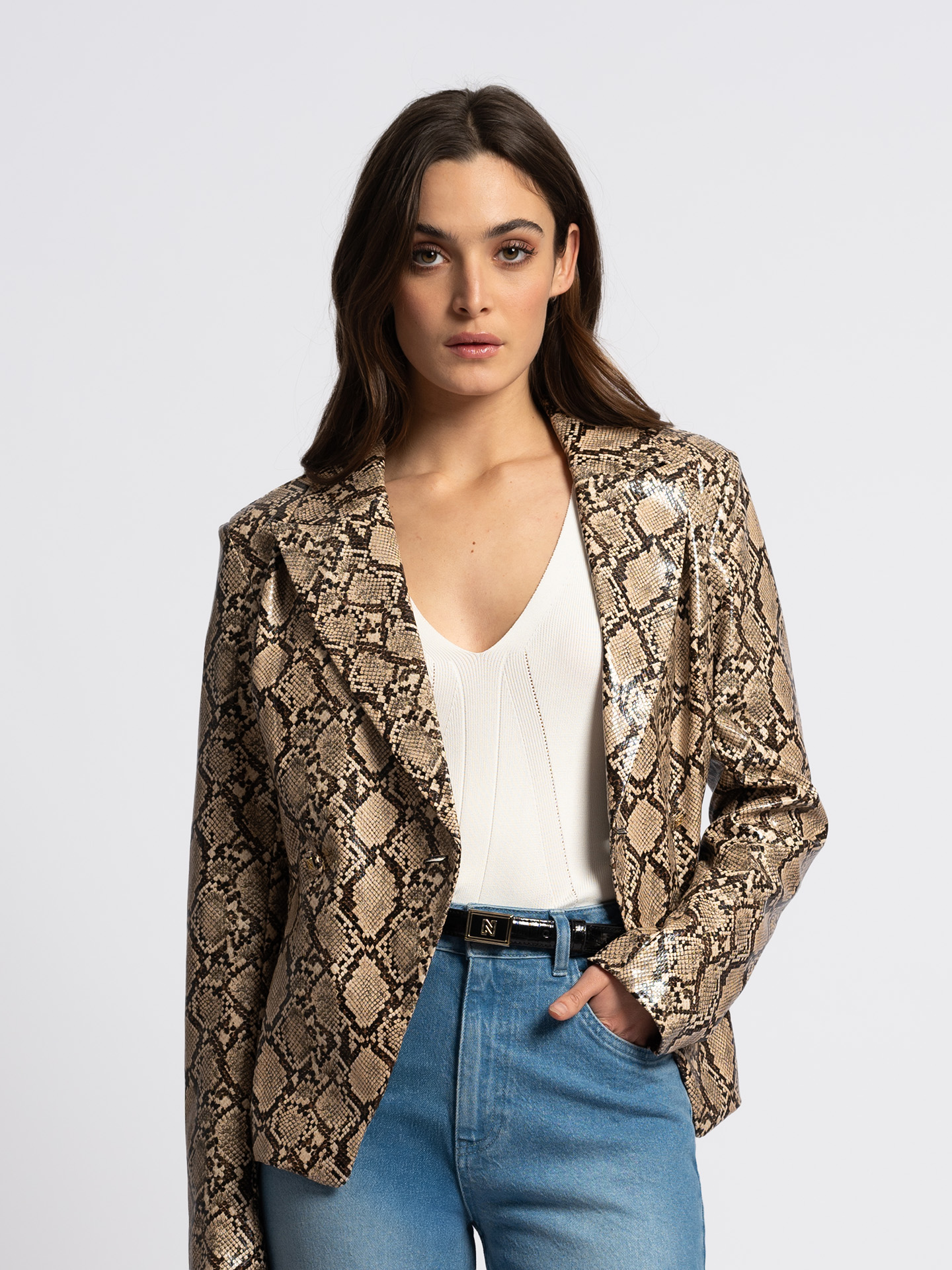 Leather belt with logo buckle