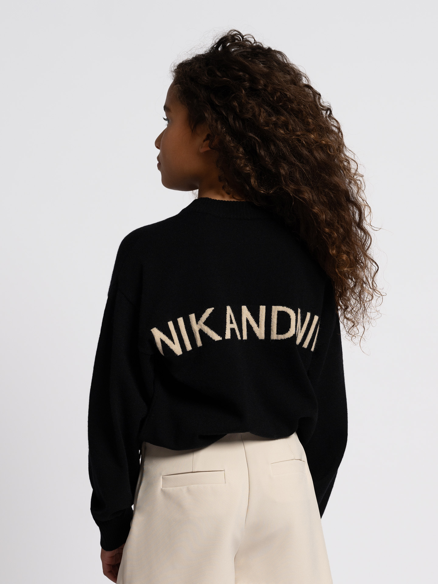 Knitted sweater with embroidered logo