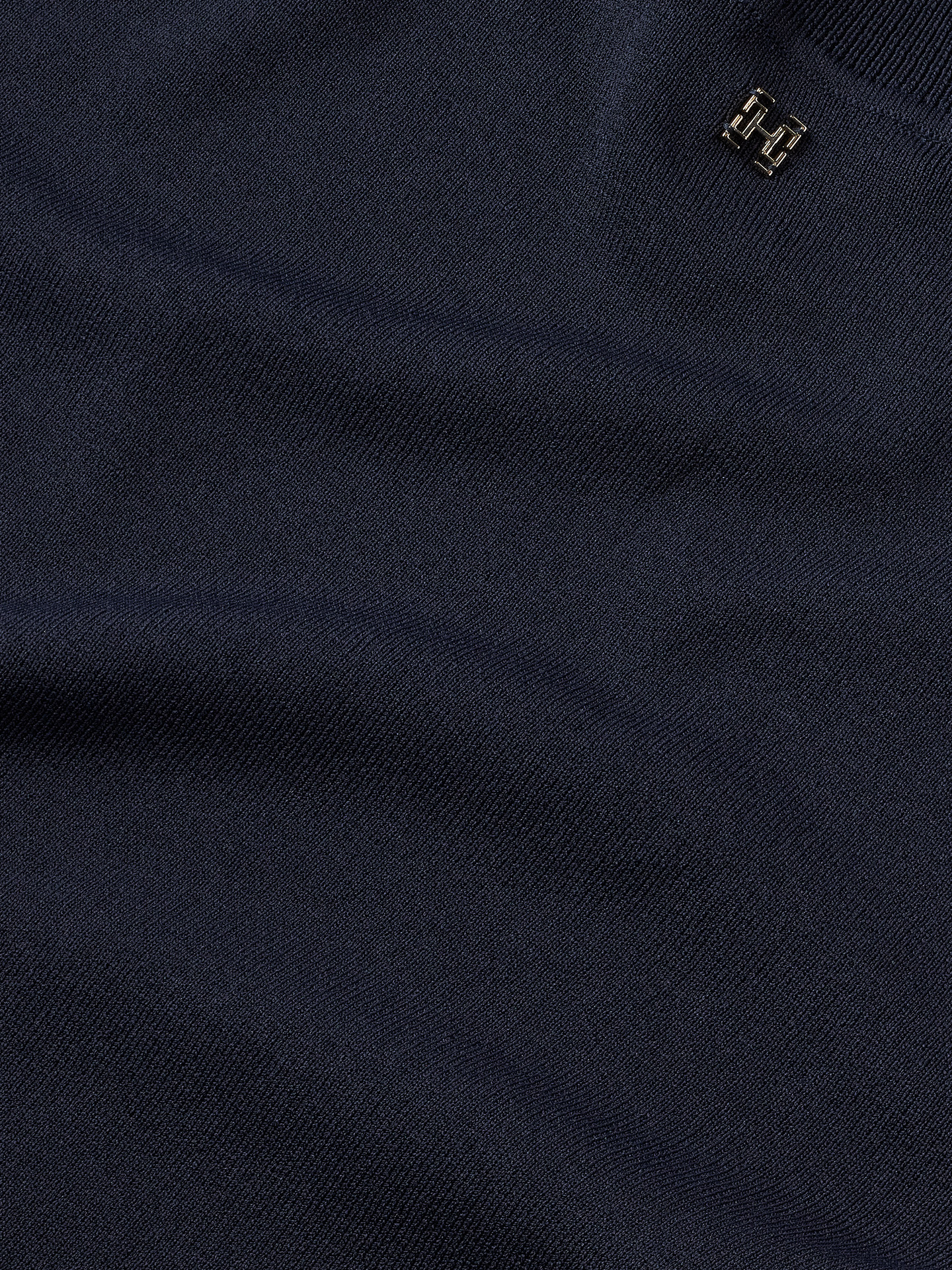 Top with scalloped hem