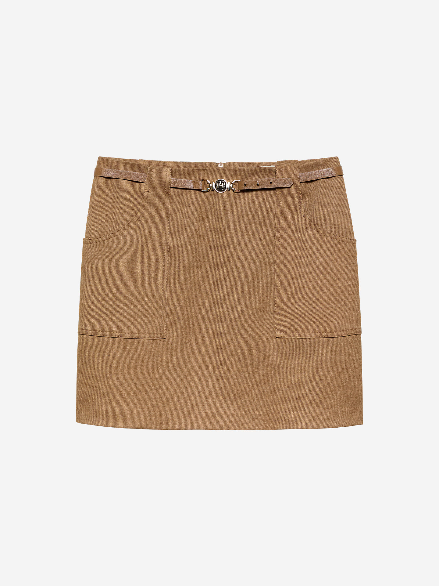 Short skirt with belt