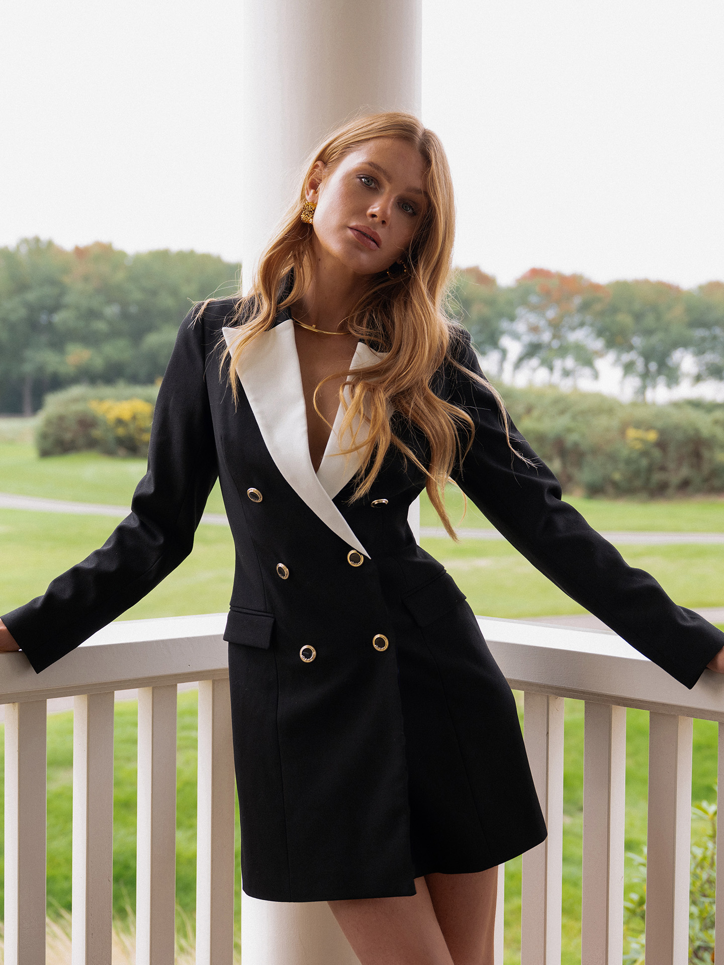 Blazer dress with contrasting collar