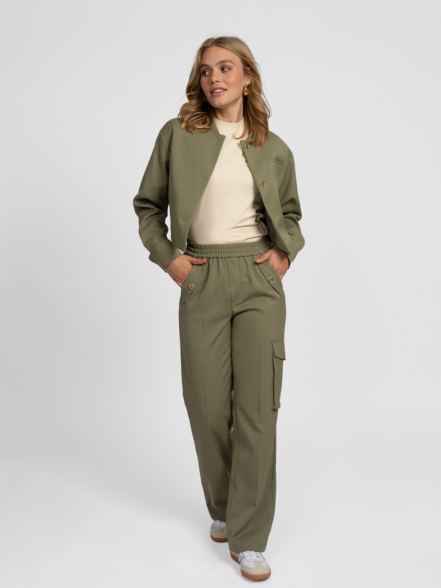 Pants with cargo pocket