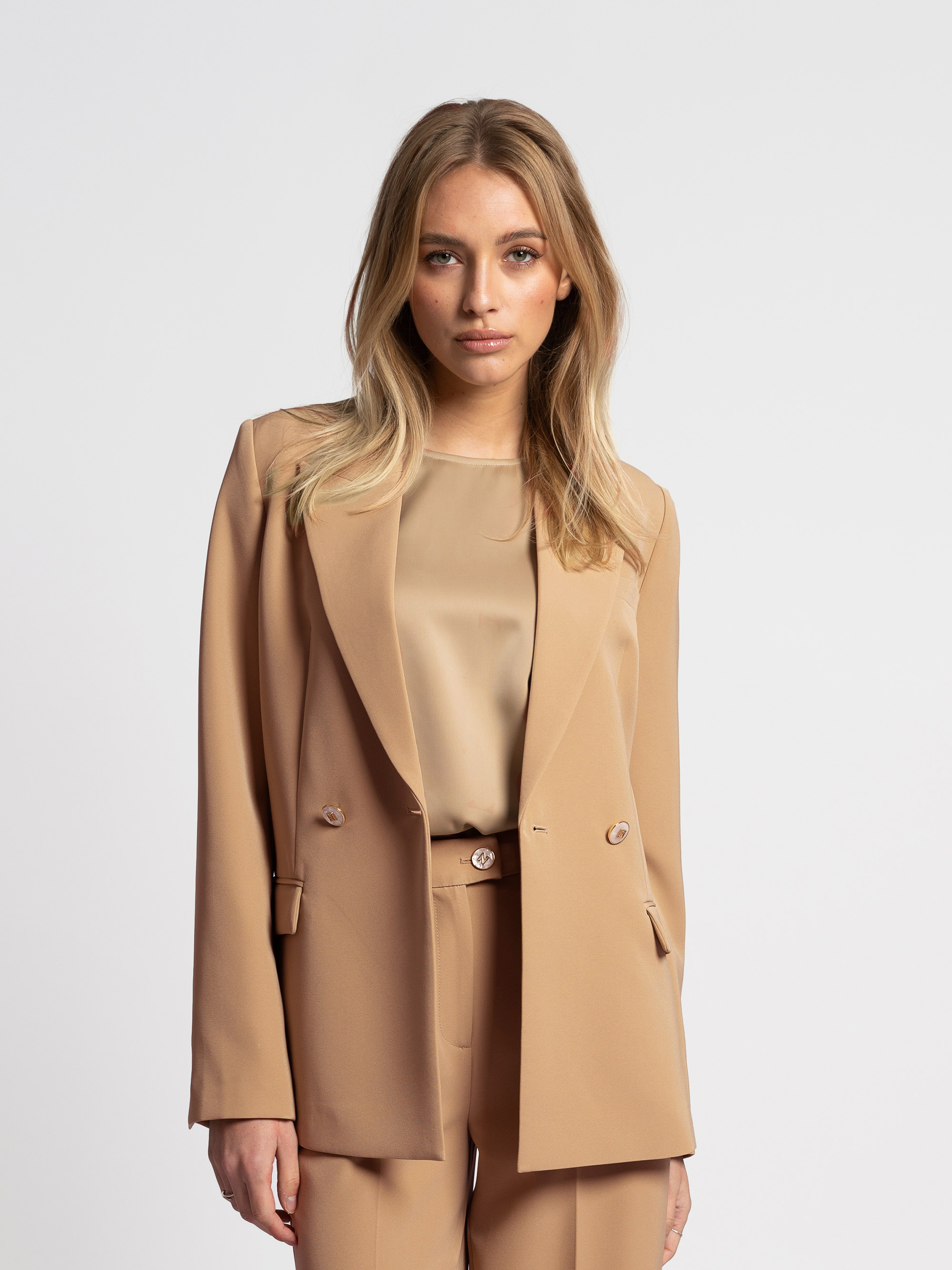 Klassieke blazer met parelmoer knopen