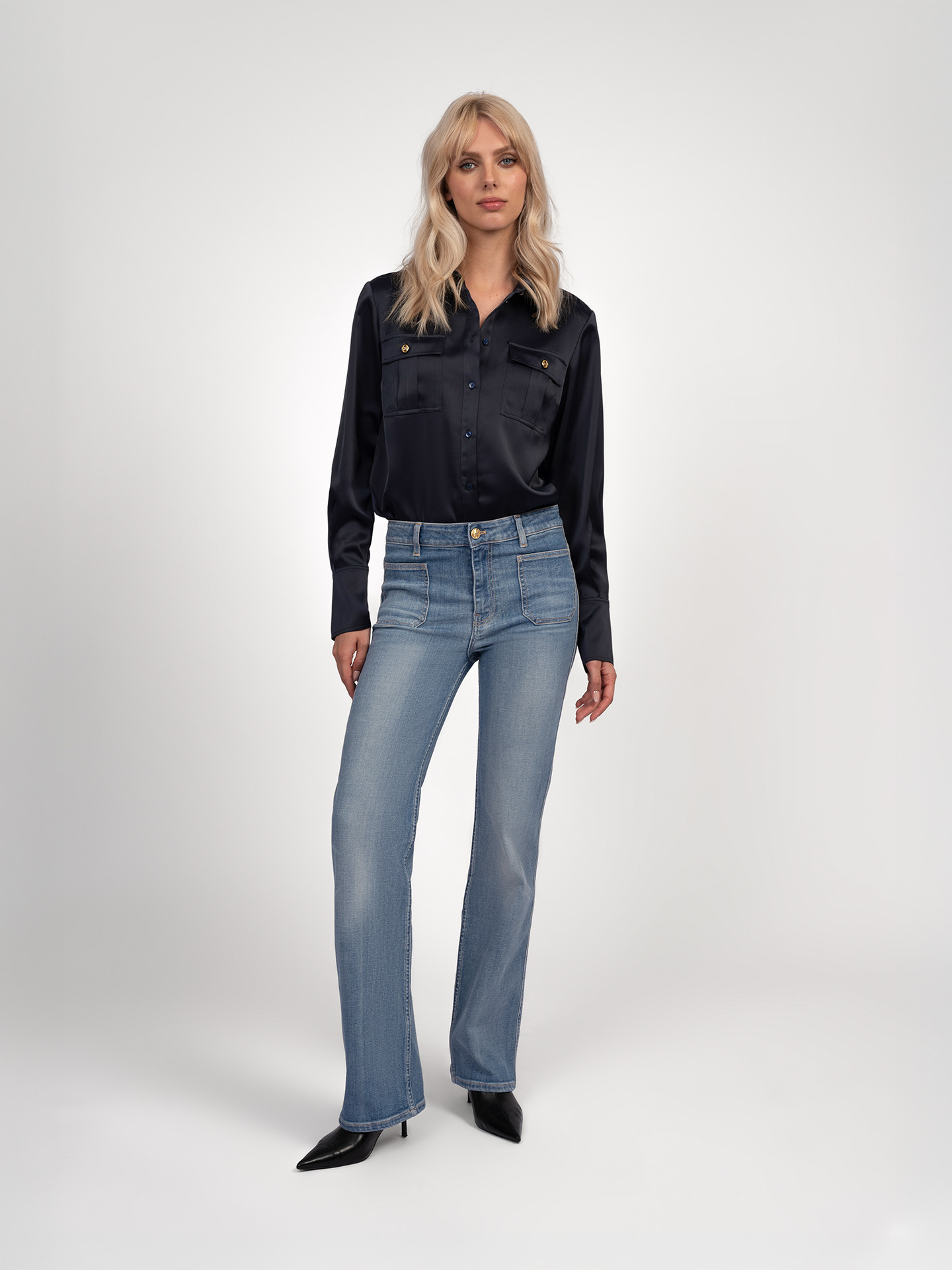 Basic jeans with large pockets