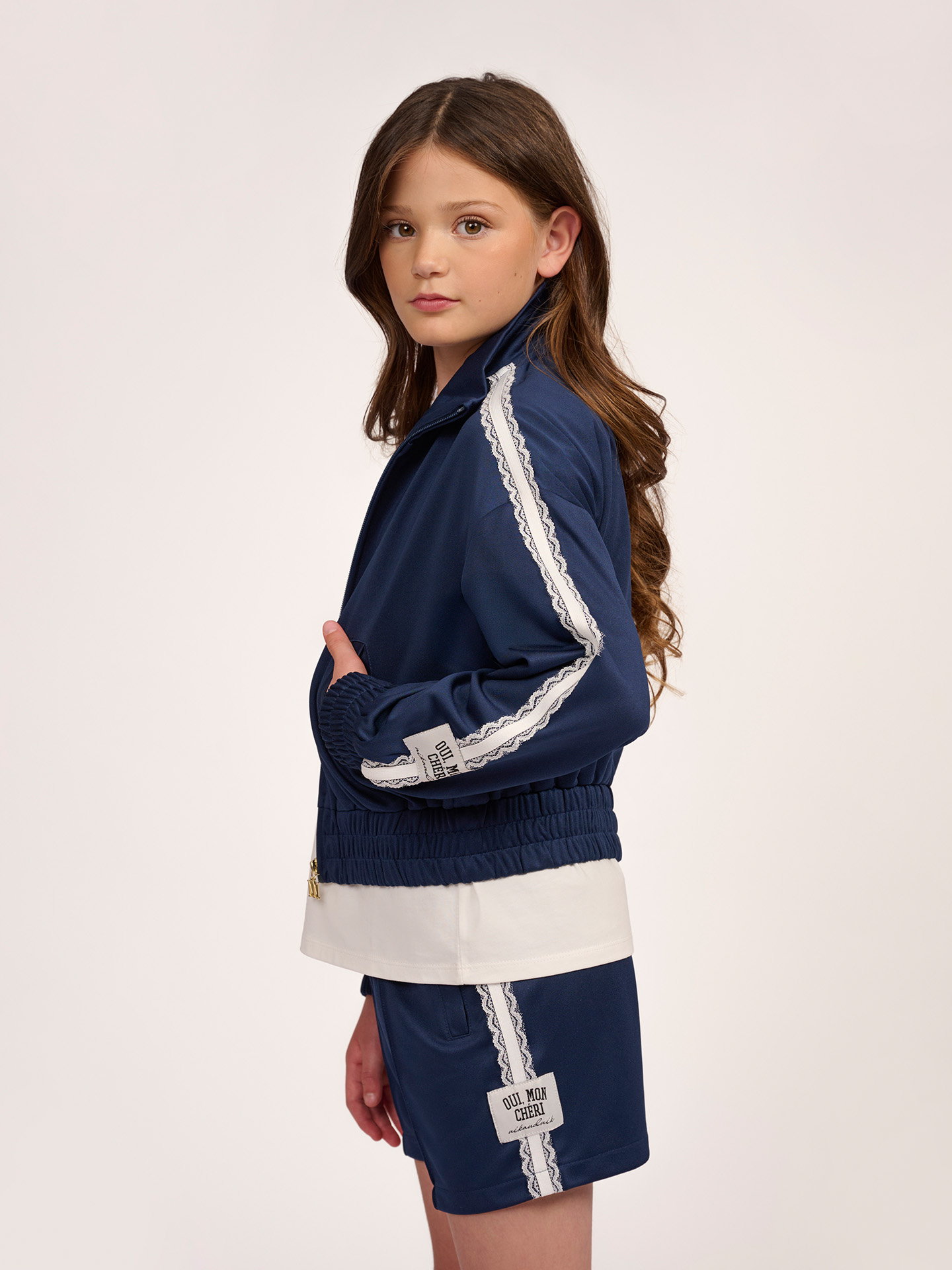 Short met kanten biezen