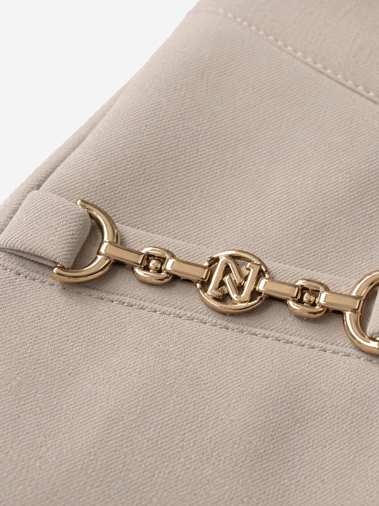 Short met ketting details
