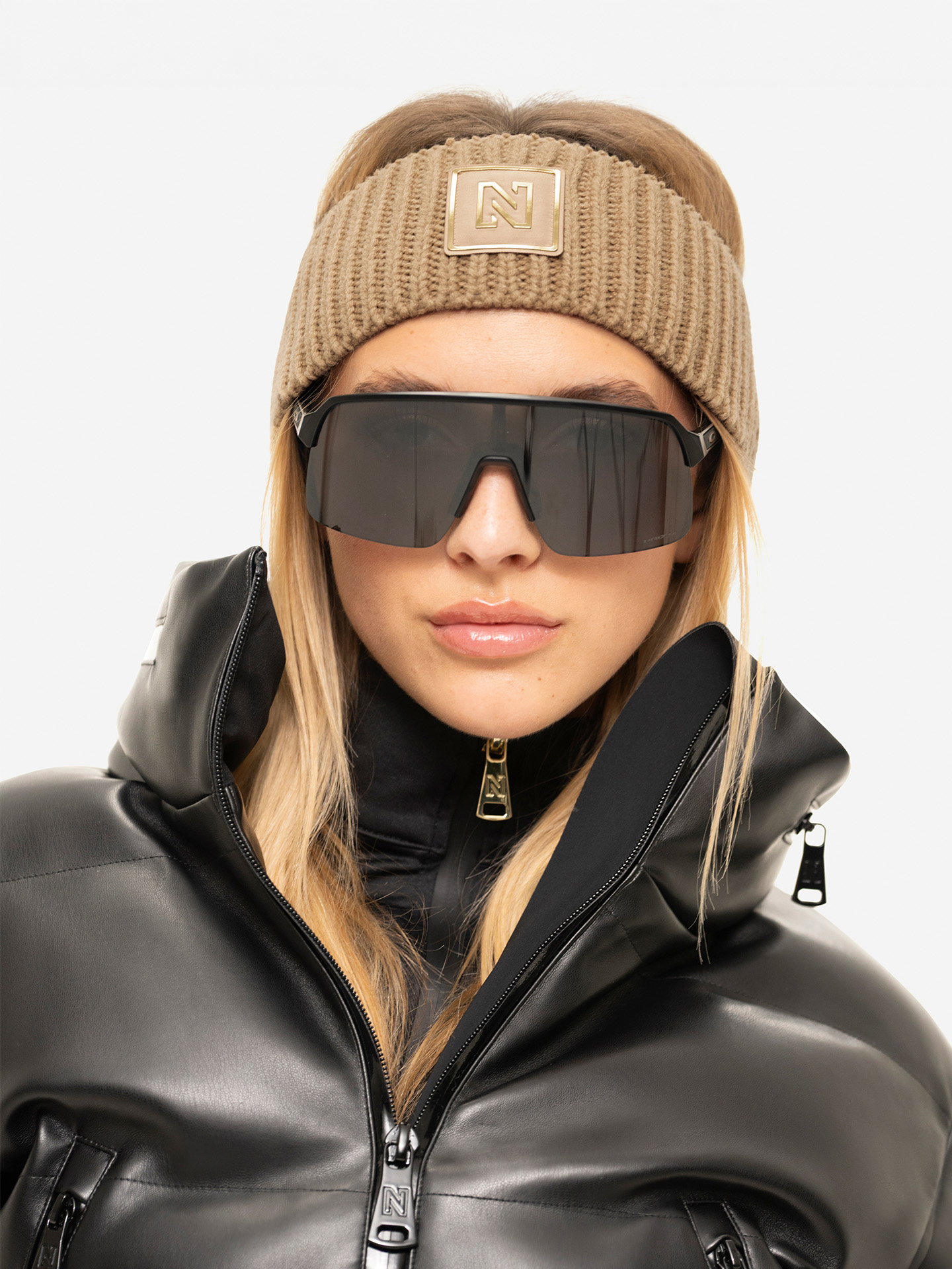 Knitted headband with logo