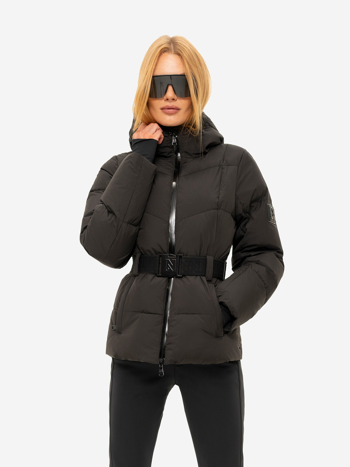 Ski jacket with elastic belt