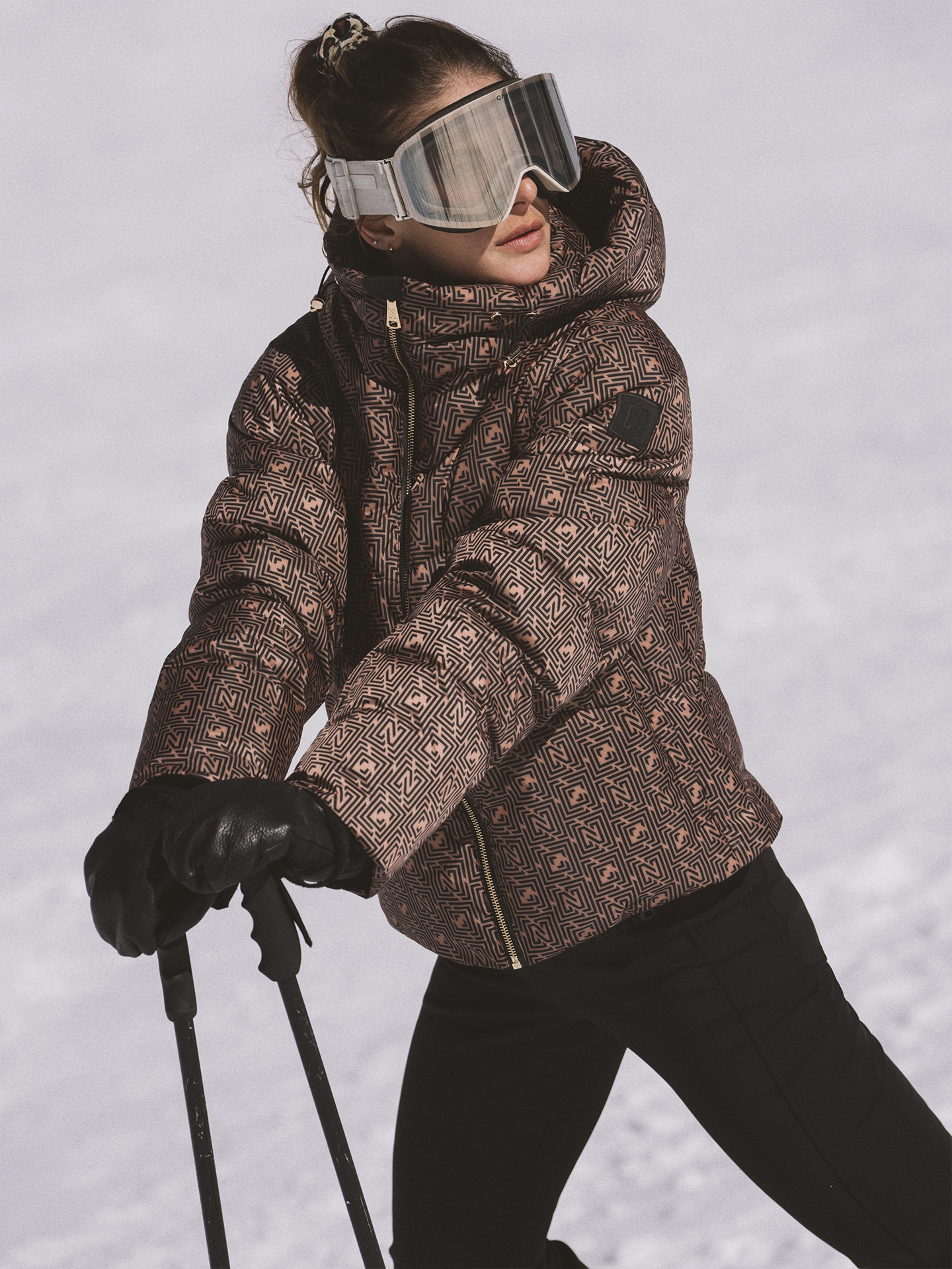 Ski puffer jacket with logo pattern