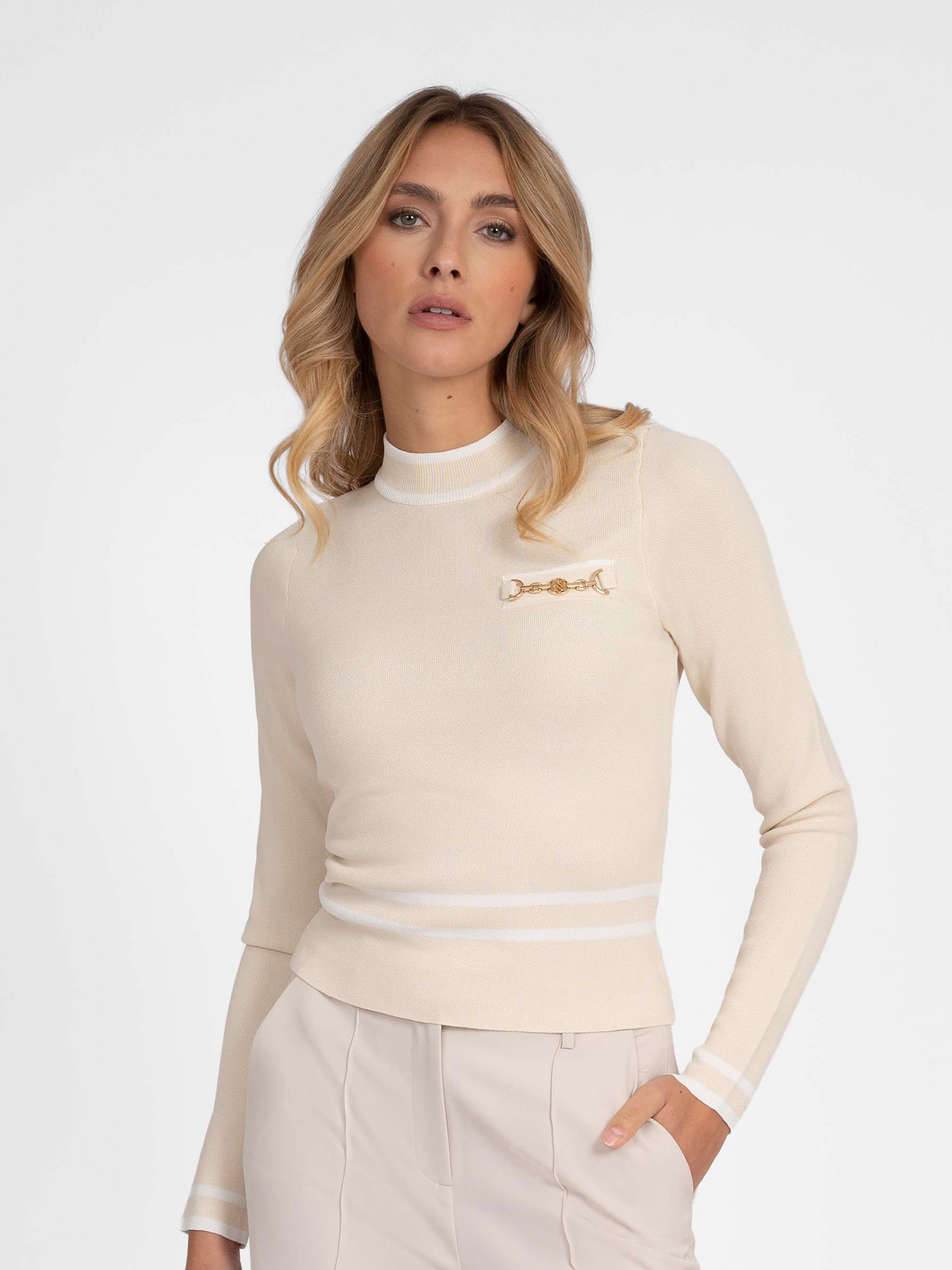 Fitted top with chain detail