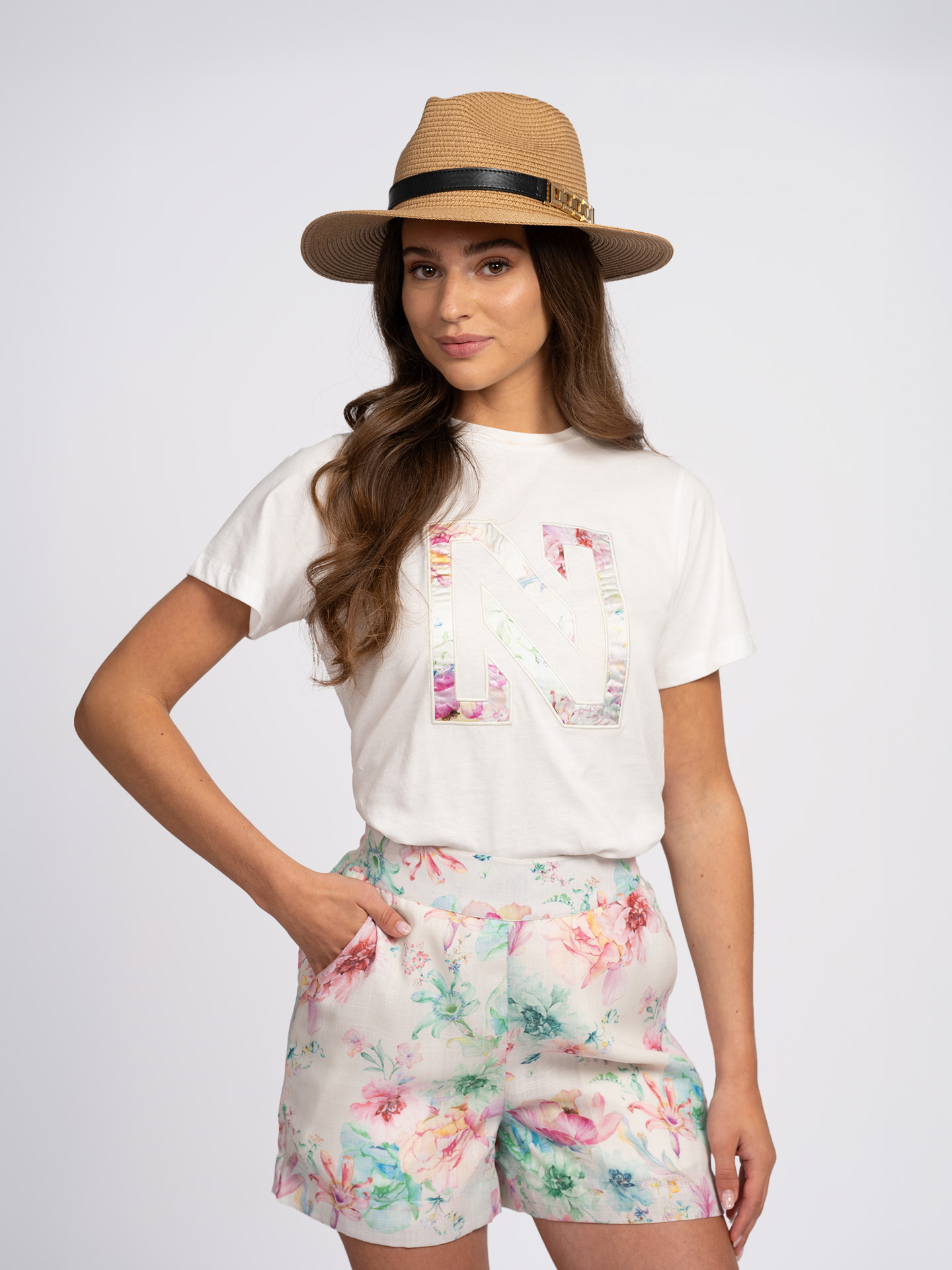 Floral print shorts with elastic waistband