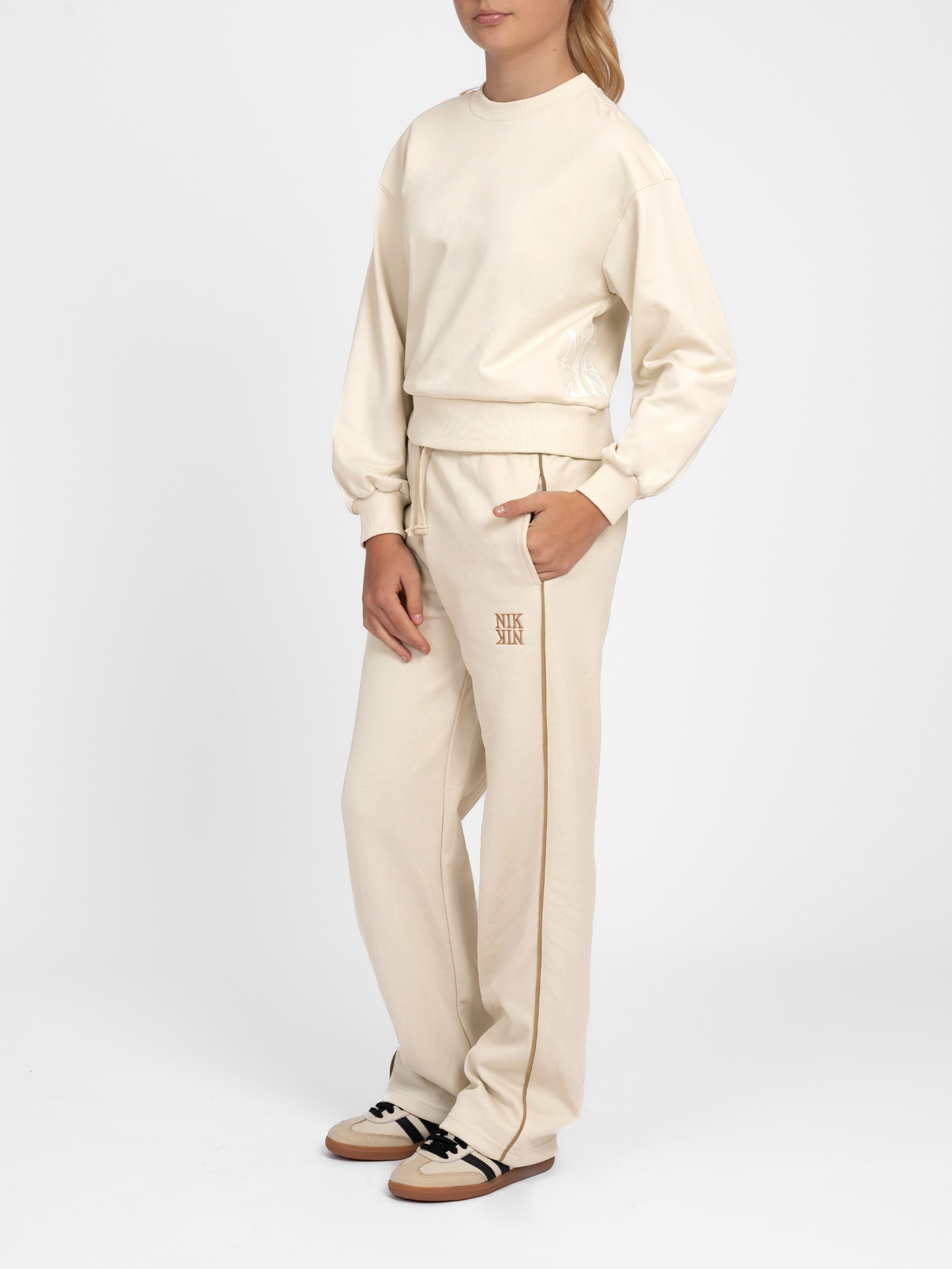 Pants with contrasting piping