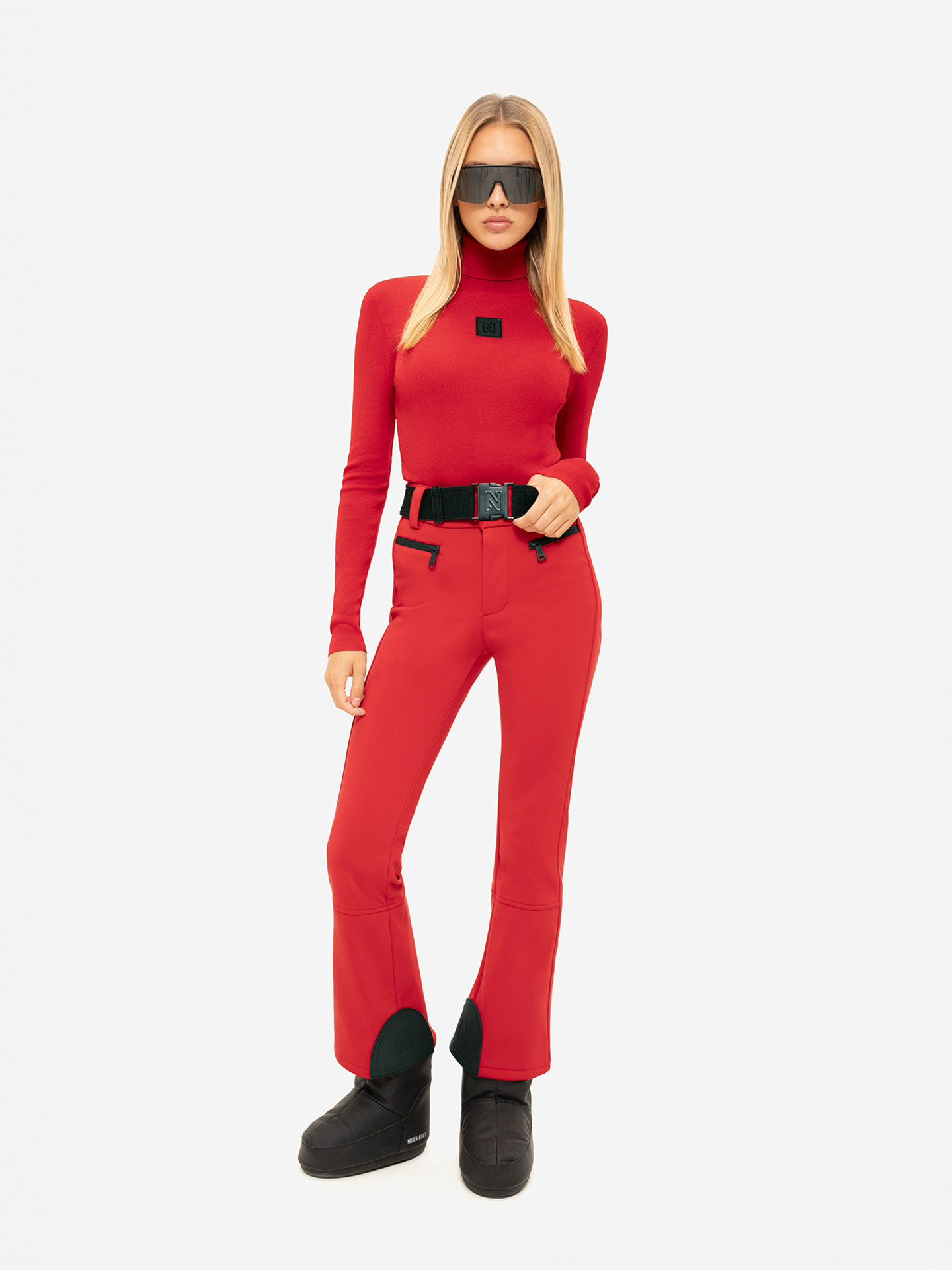 Ski pants with elastic belt