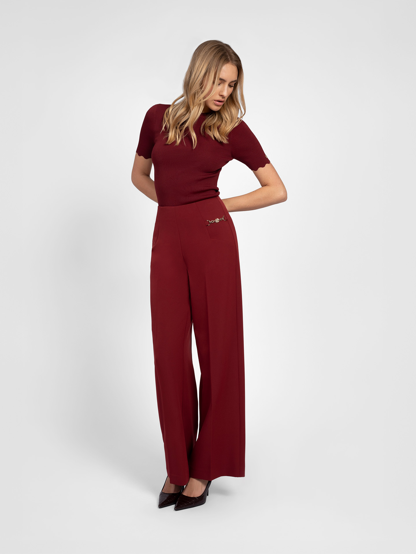 Wide-leg pants with chain details