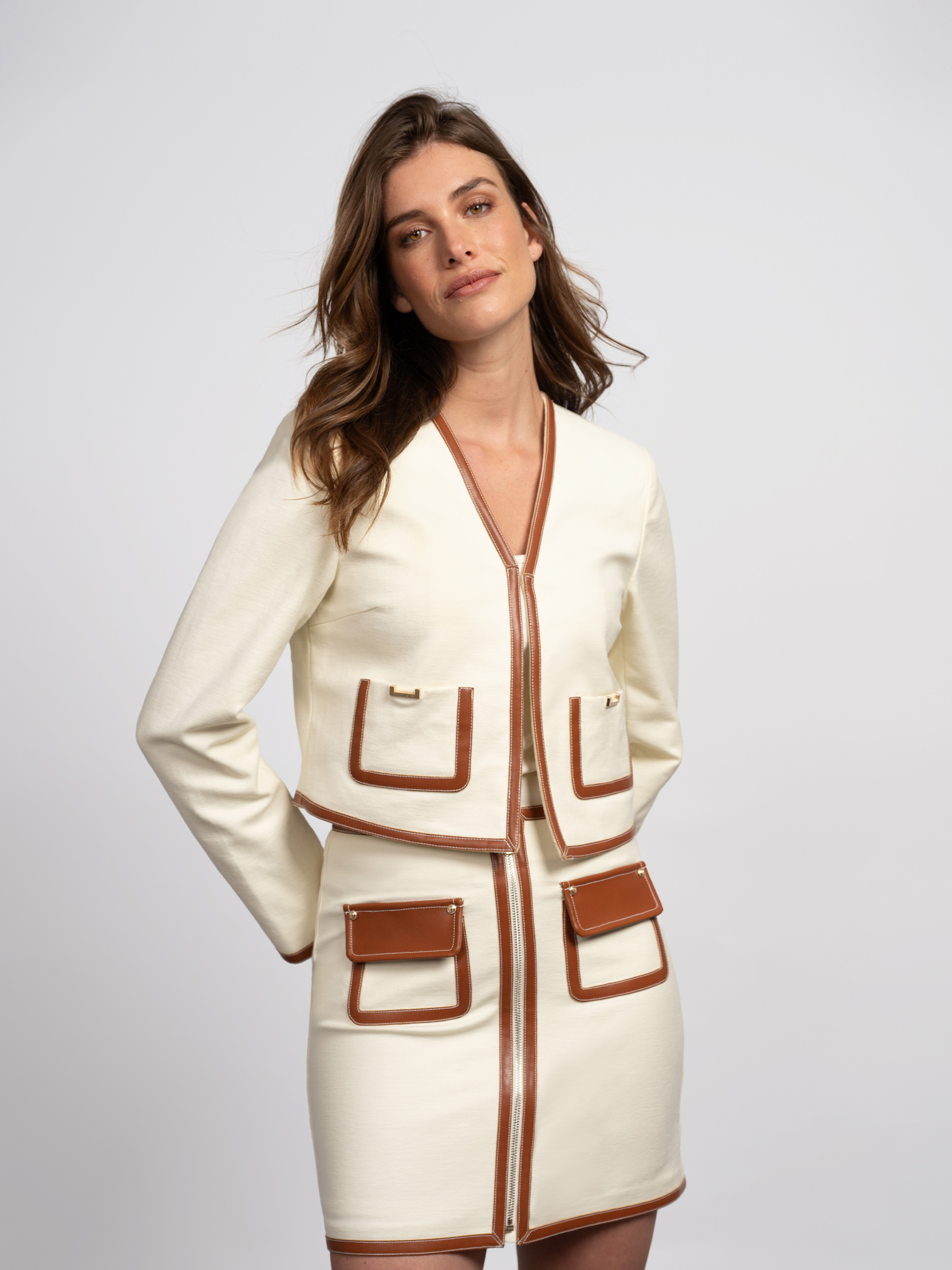 Short skirt with contrasting piping Short skirt with contrasting piping