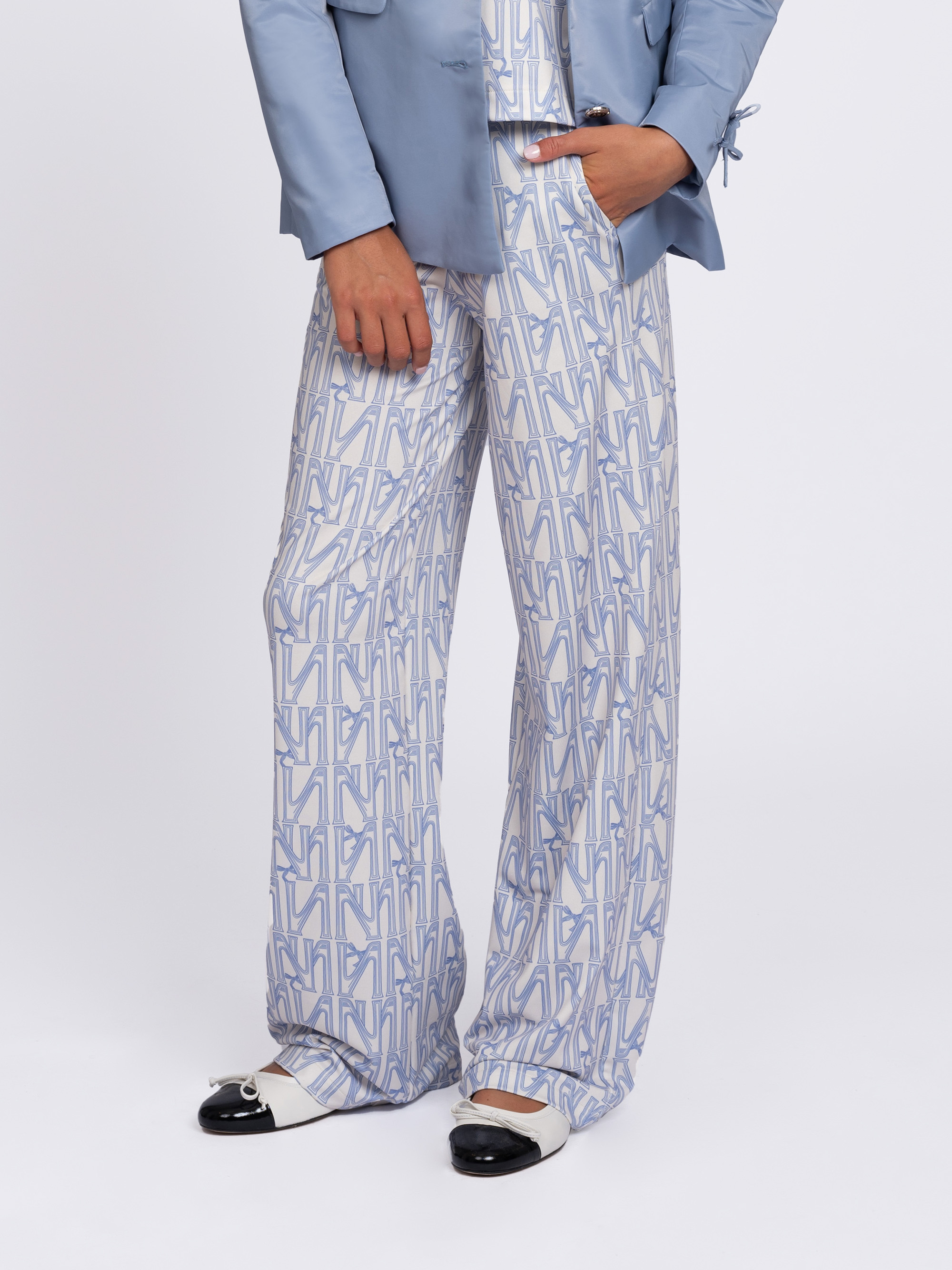 Wide trousers with logo pattern
