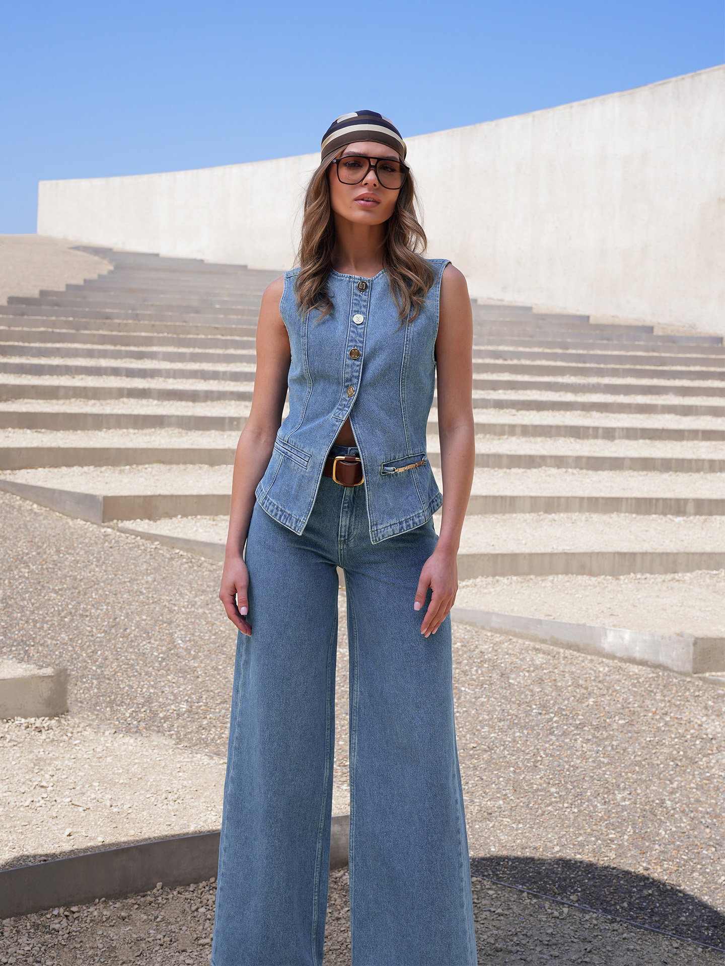Jeans with chain detail