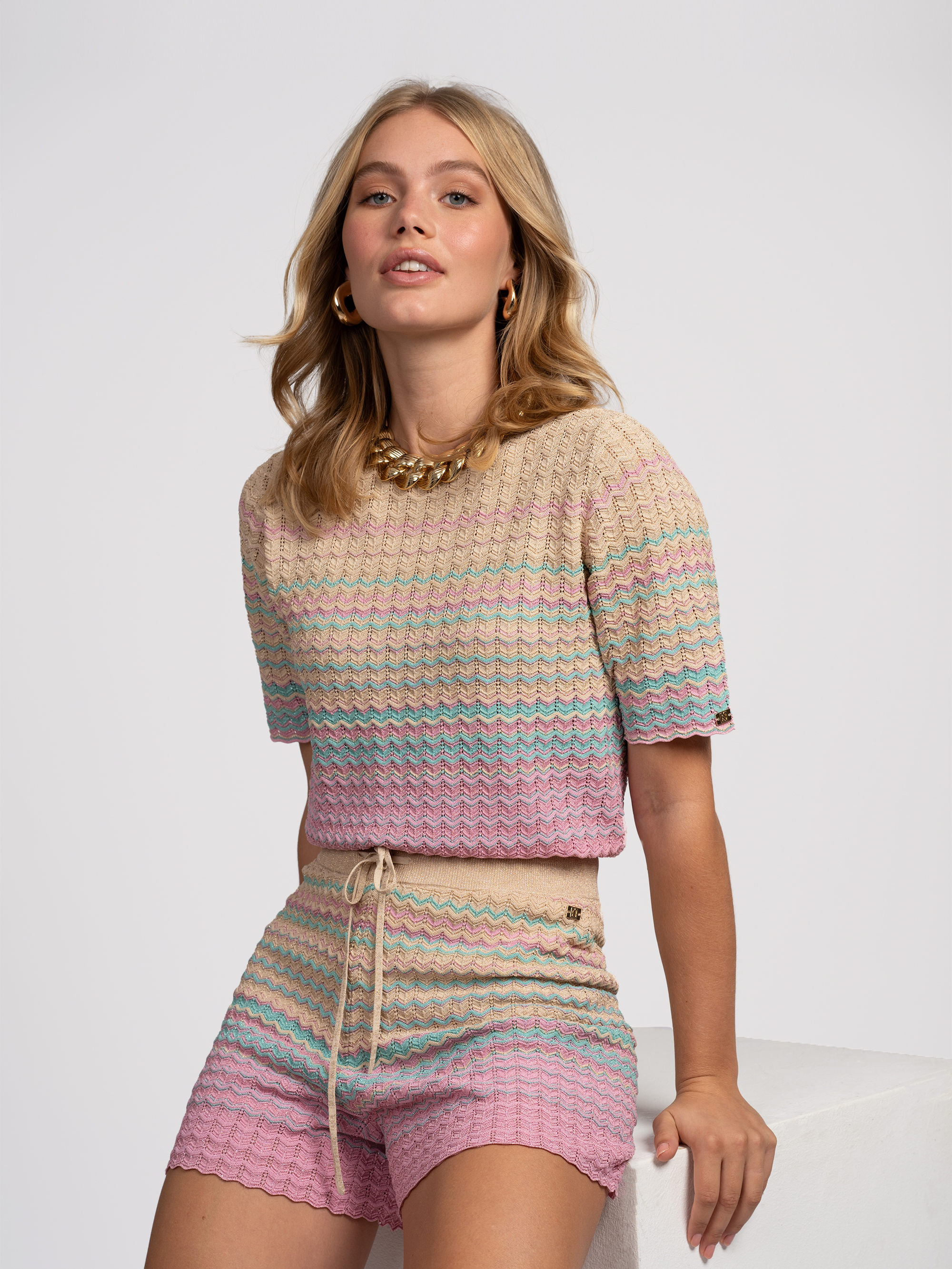 Ajour knitted shorts with glitter thread