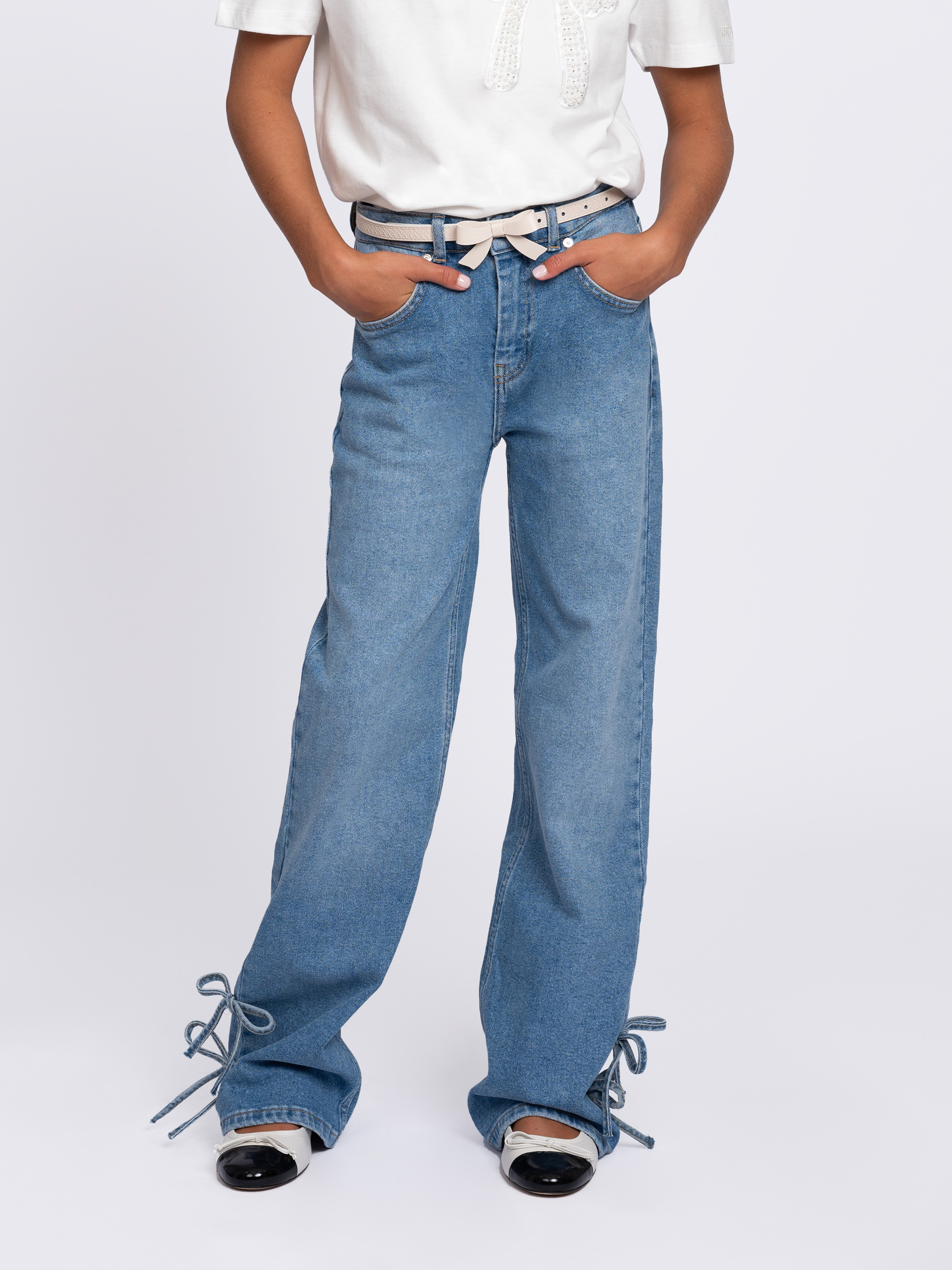 Jeans with decorative bows