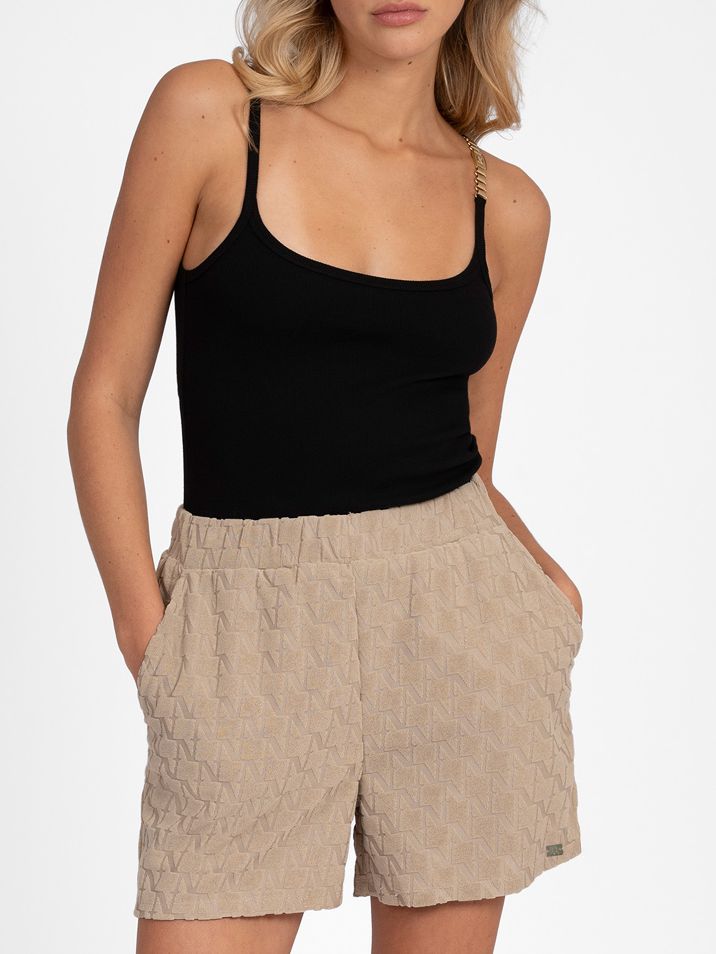 Qea Shorts