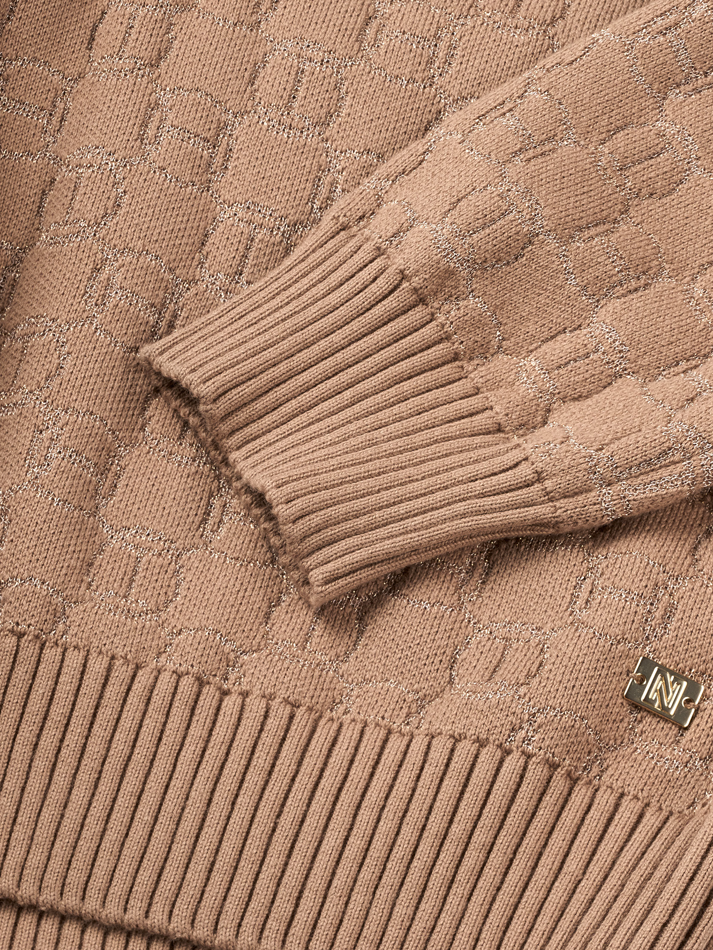 Sweater with logo pattern