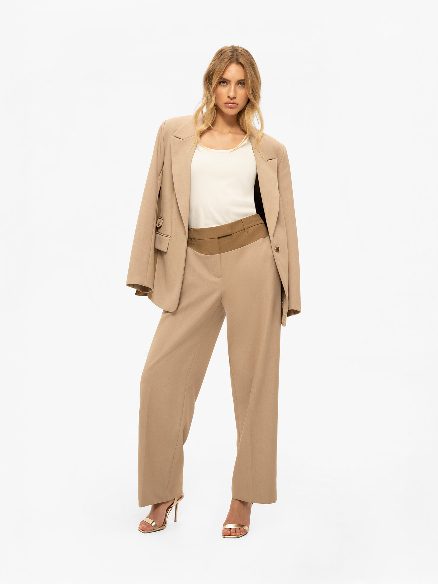 Pants with contrasting waistband