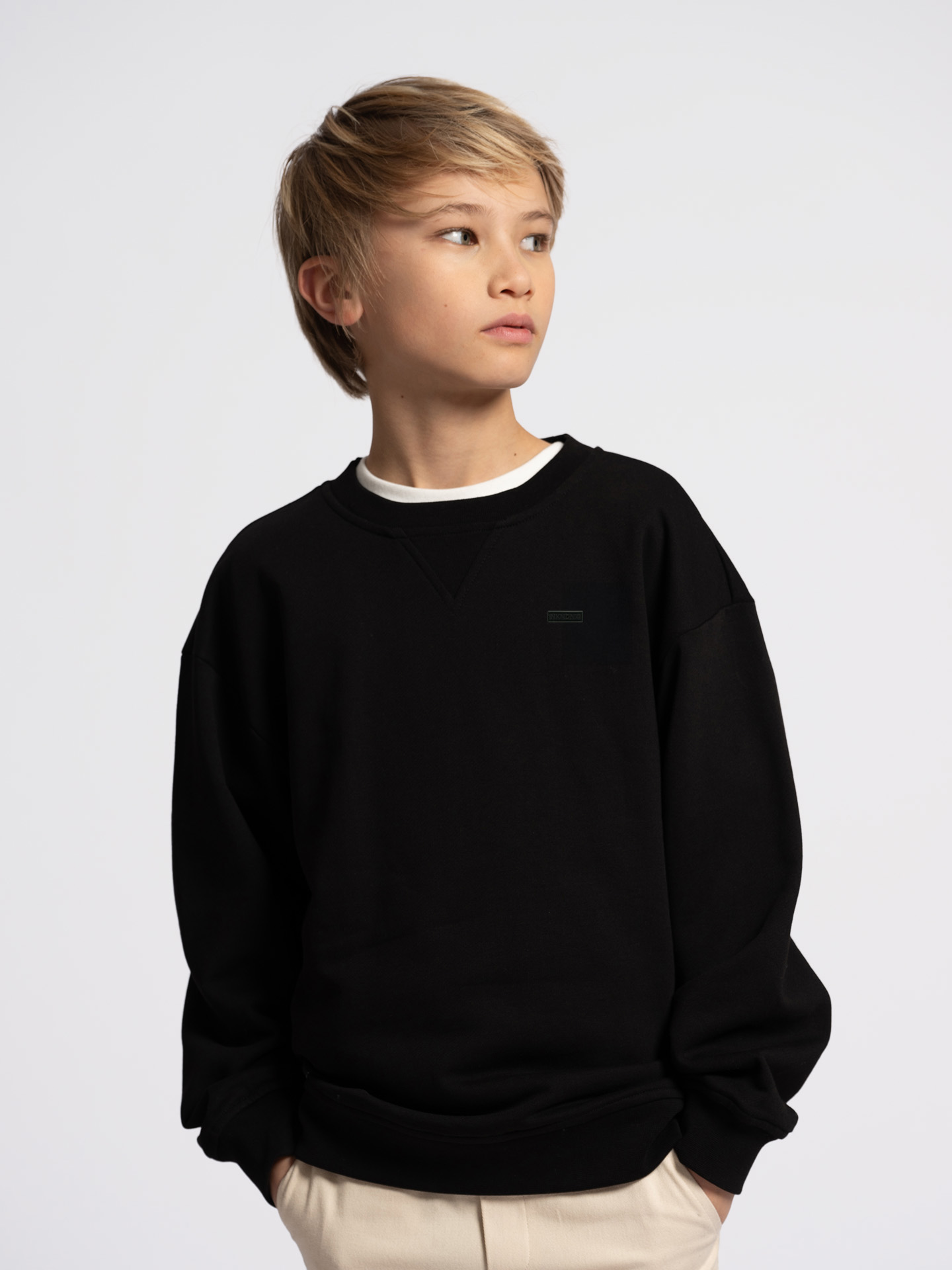 Oversized sweater with logo patch