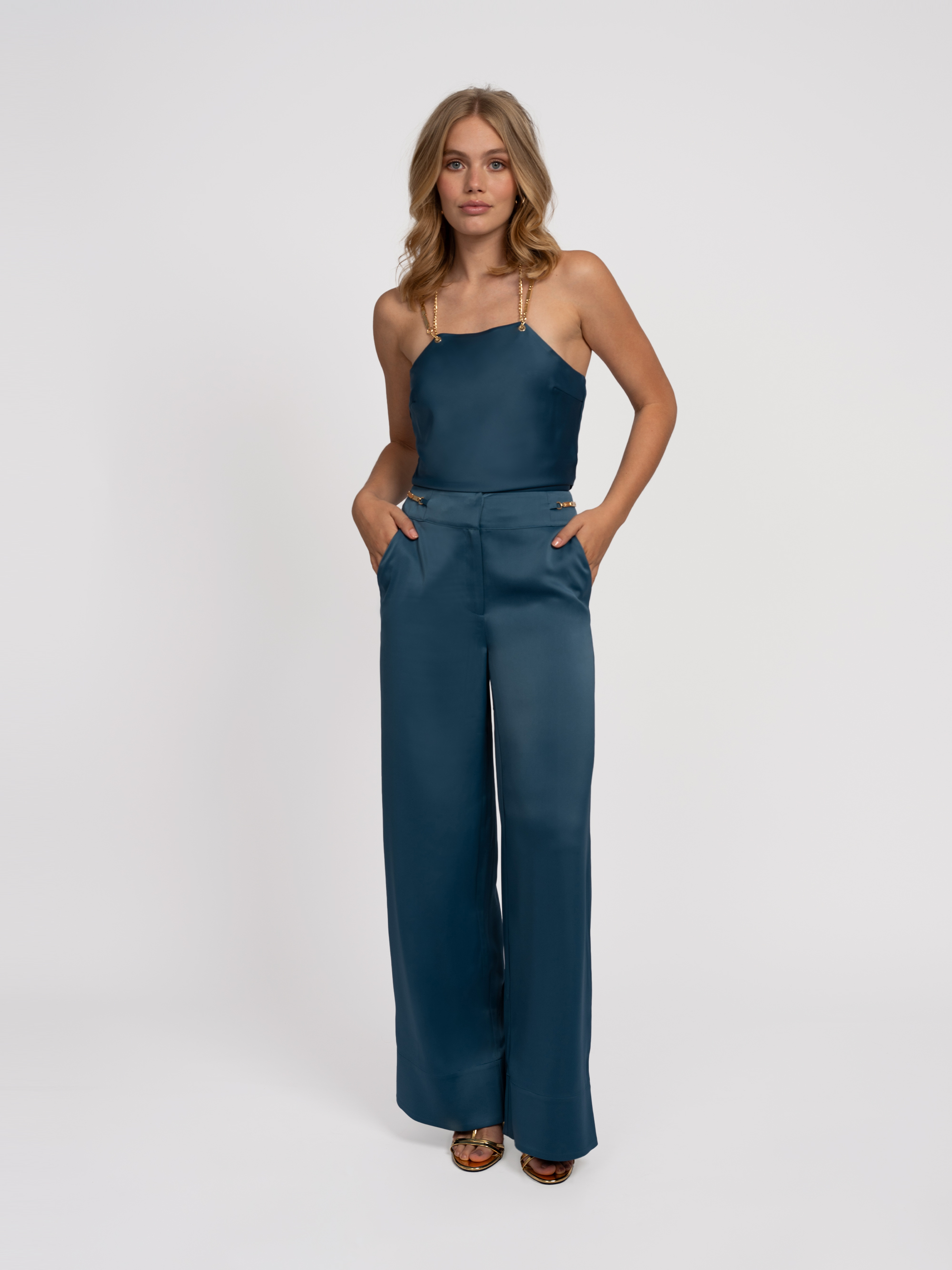 Satijnen pantalon met ketting detail