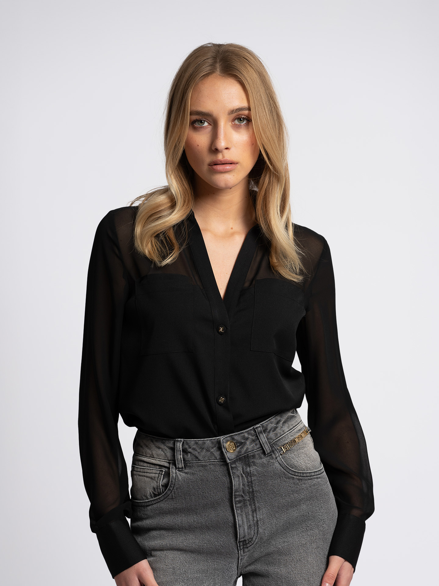 Loose-fitting blouse