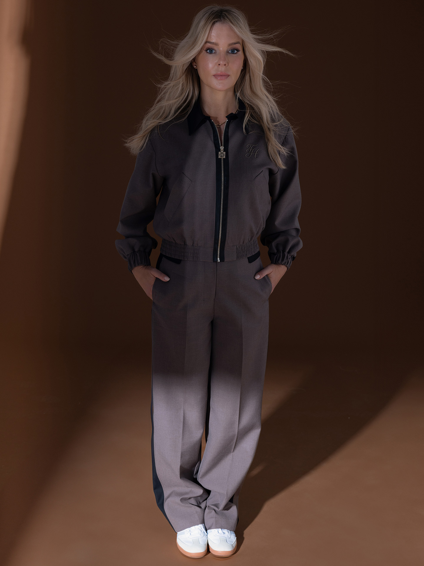 Pantalon met contrasterende details