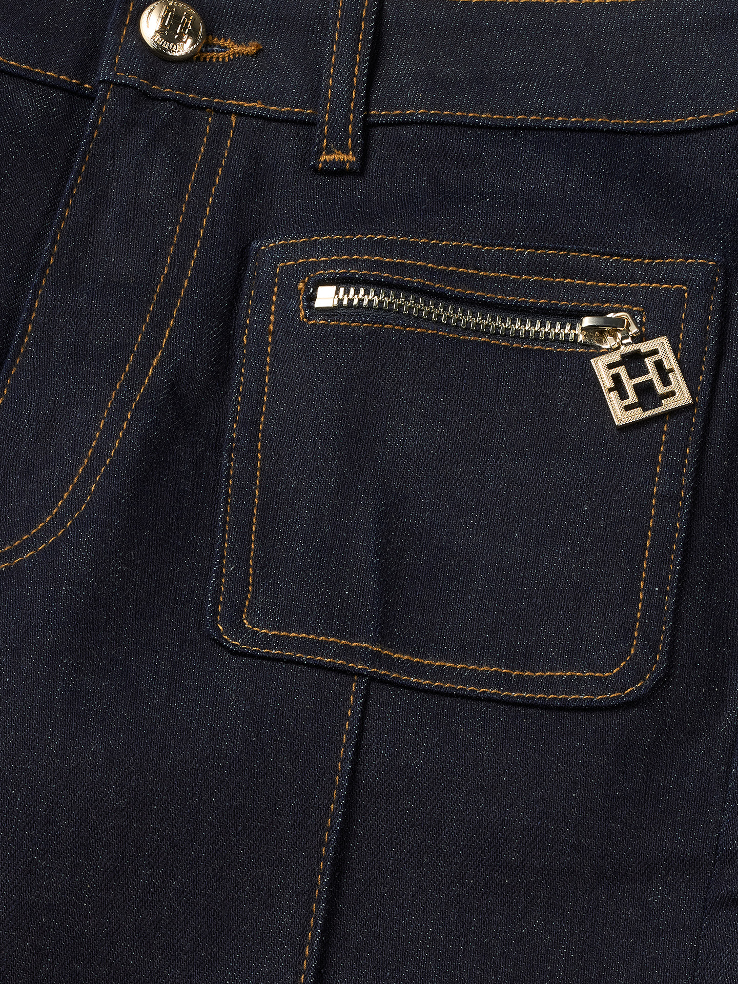 Dark blue jeans with logo detail