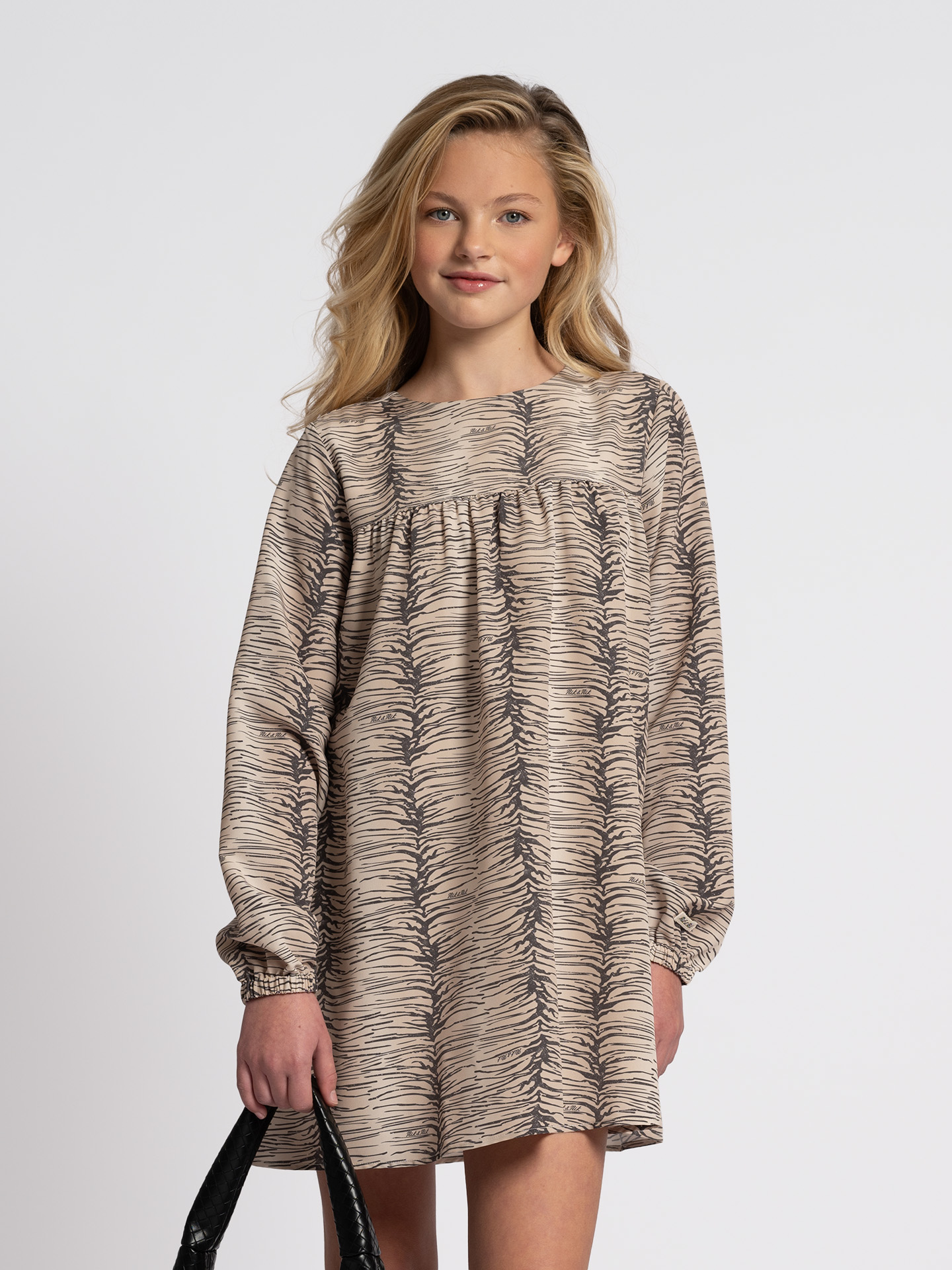 Loose-fitting dress with animal print