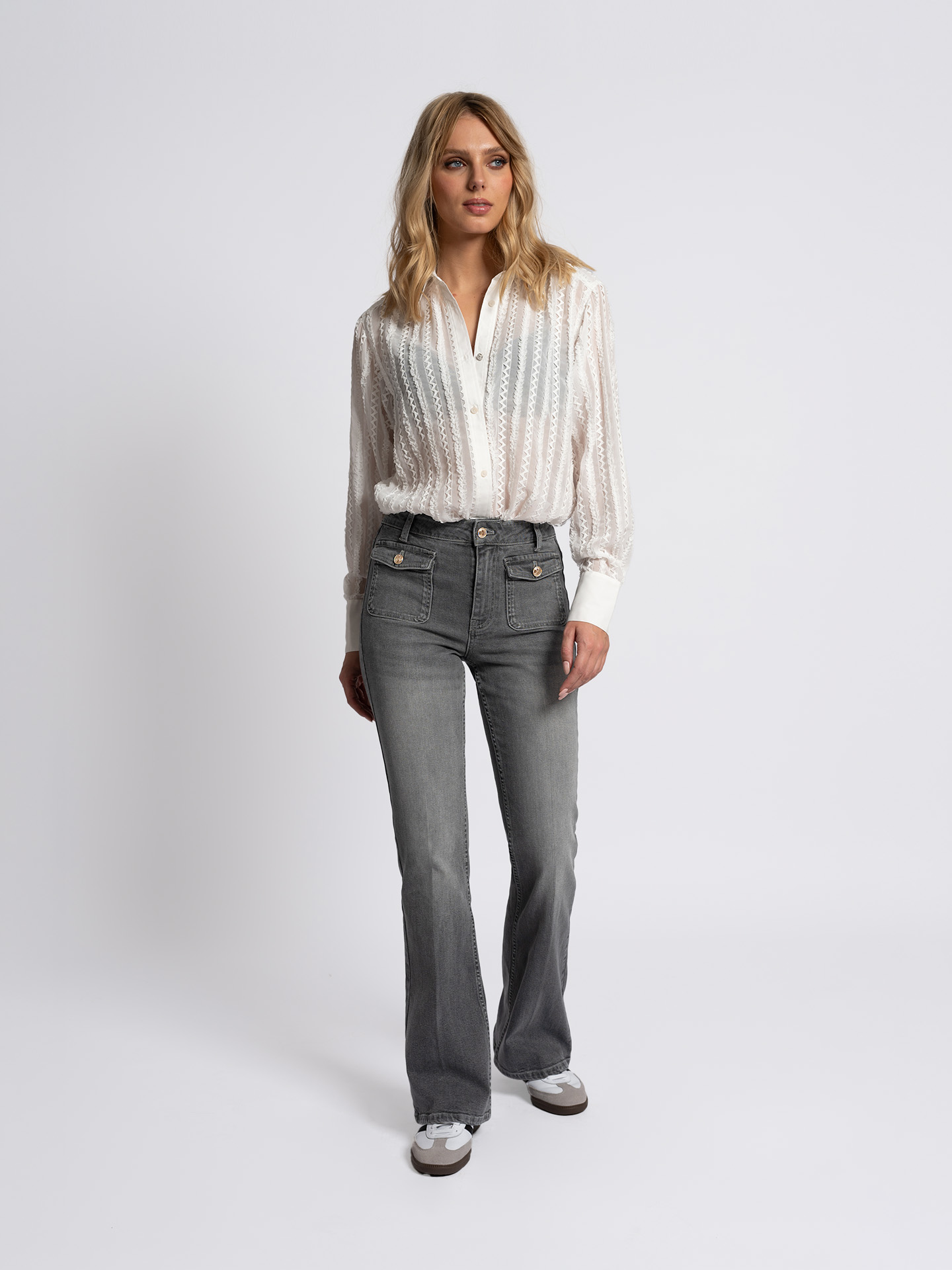 Jeans with flap pockets