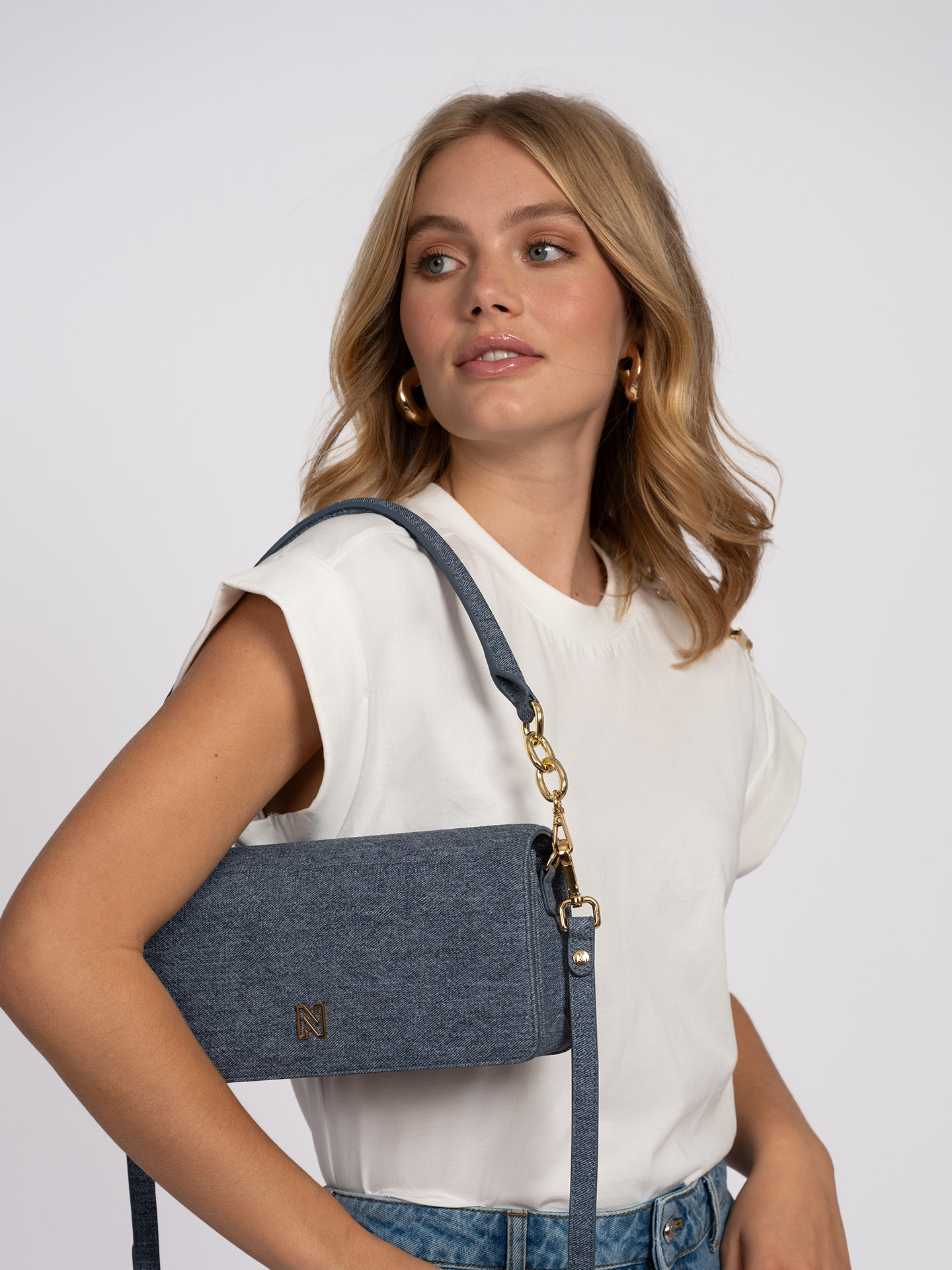 Denim shoulder bag with chain details