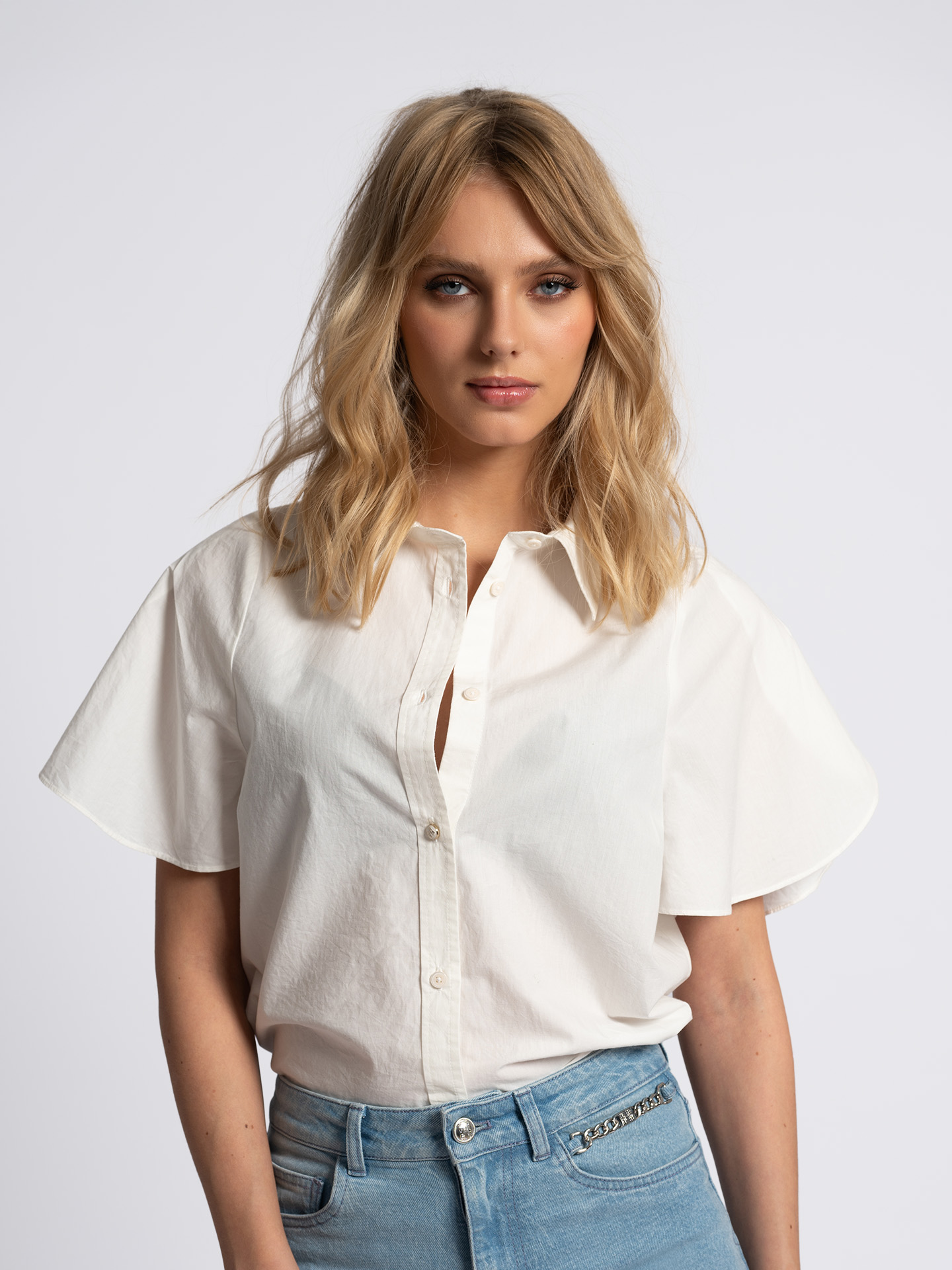Classic blouse with short sleeves