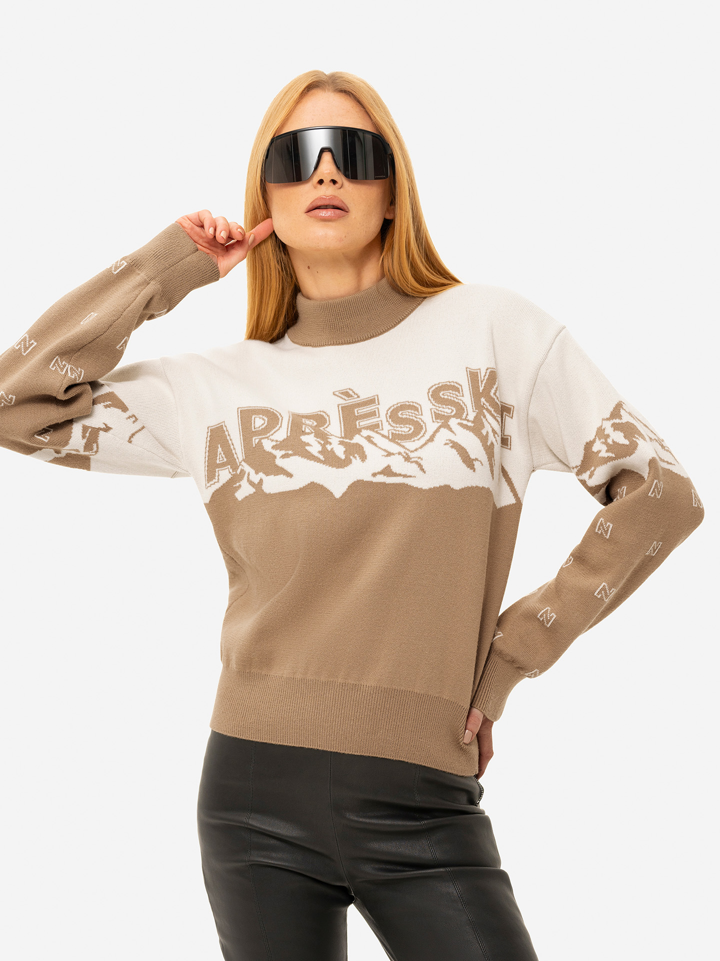 Knitted sweater with print