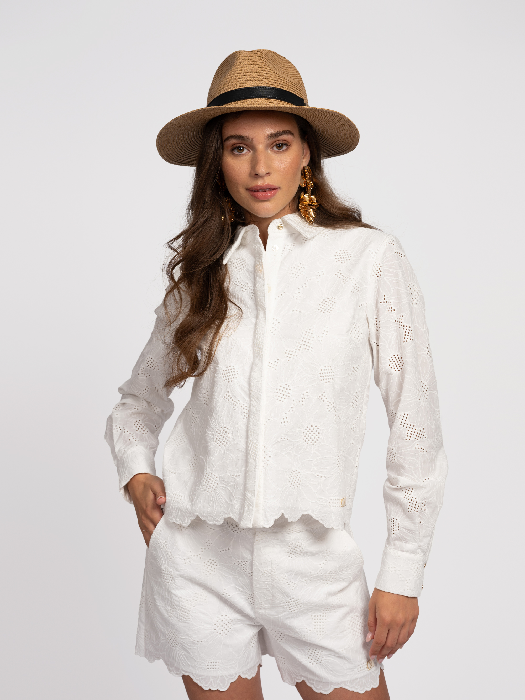 Broderie anglaise shorts with floral pattern
