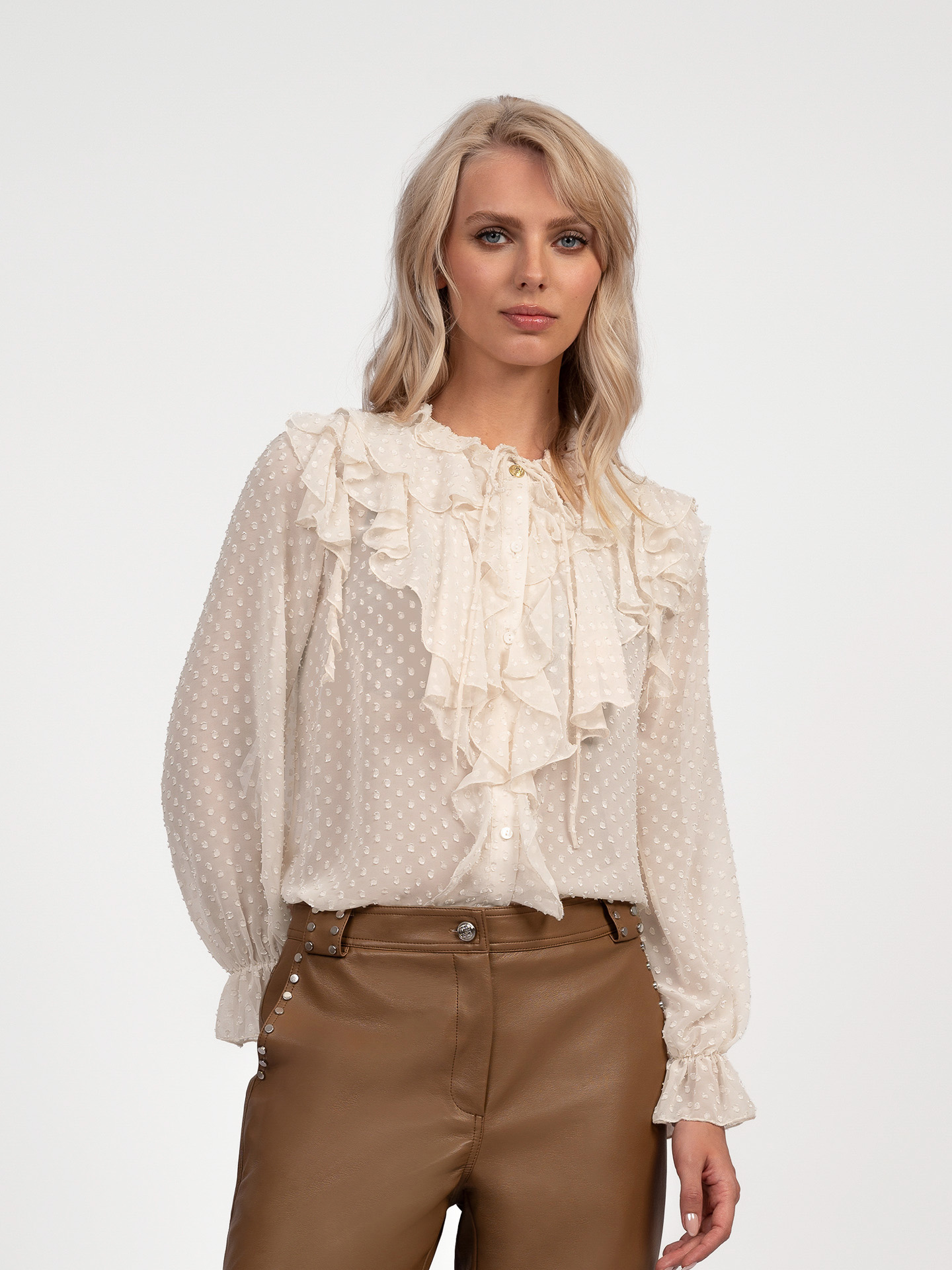 Dotted blouse with ruffles