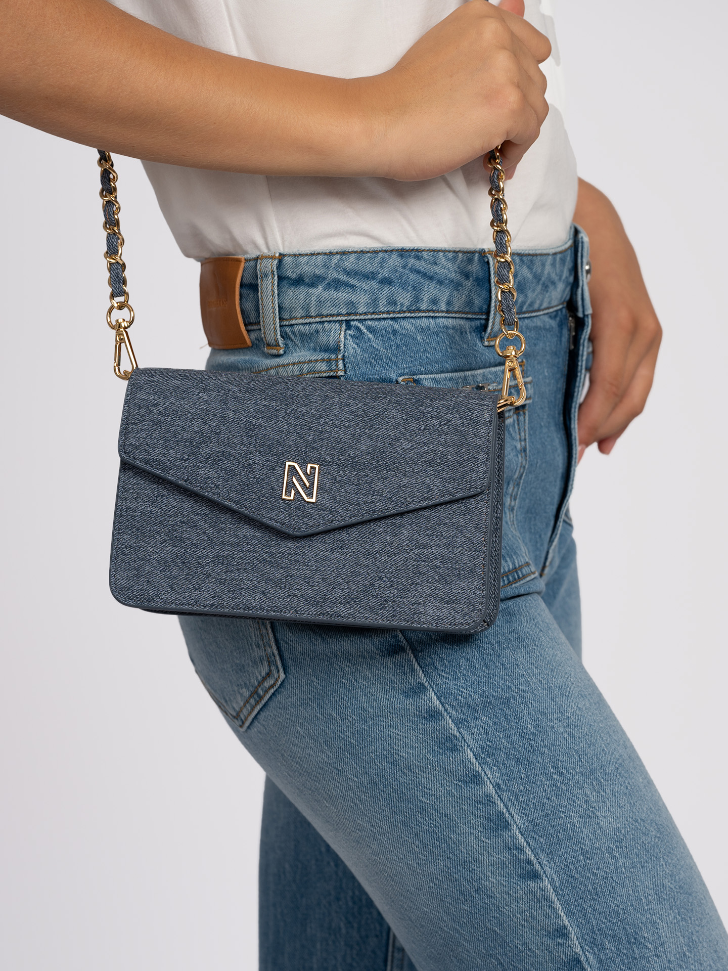 Denim shoulder bag with chain link